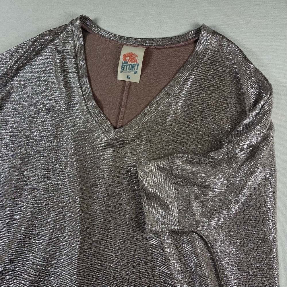Libby story new with tag metallic silver V neck women’s shirt XS